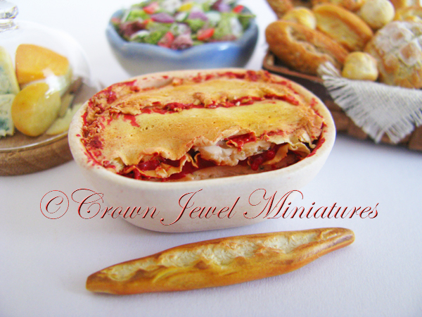 Crown Jewel Miniatures Lasagne & Italian Bread Crown Jewel Miniatures Lasagne & Italian Bread